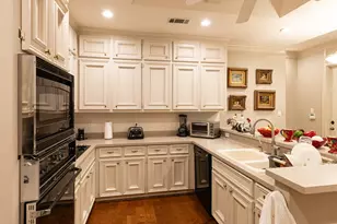 9682 Longmont Dr, Houston, TX 77063 - Photo 28