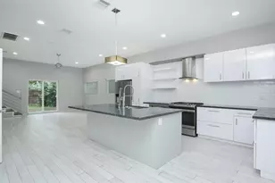 309 E 43rd St, Houston, TX 77022 - Photo 2