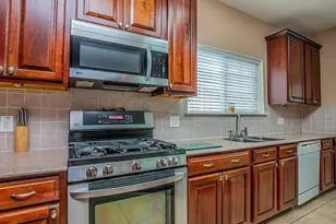 29742 Legends Green Dr, Spring, TX 77386 - Photo 2