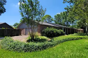 802 Seafoam Rd, Houston, TX 77062 - Photo 2