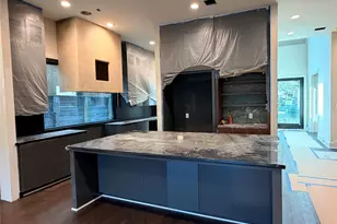 1523 Marshall St, Houston, TX 77006 - Photo 2