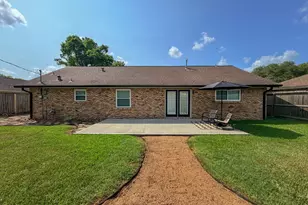 704 Briargrove Dr, Alvin, TX 77511 - Photo 22