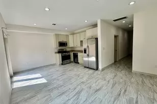 5530 Hirondel St, Houston, TX 77033 - Photo 6