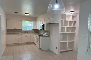 8733 Lugary Dr, Houston, TX 77074 - Photo 4