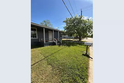 1102 W 10th Street, Freeport, TX 77541 - Photo 2