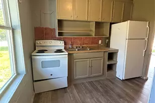 1102 W 10th St, Freeport, TX 77541 - Photo 6