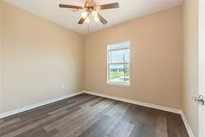 6901 Schlitz Lane, Hitchcock, TX 77563 - Photo 16