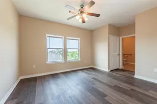 6901 Schlitz Ln, Hitchcock, TX 77563 - Photo 10