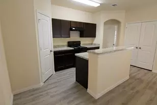 329 N Meadows Dr, Willis, TX 77378 - Photo 4