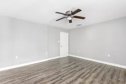 520 E Defee Avenue, Baytown, TX 77520 - Photo 22