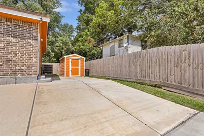 520 E Defee Avenue, Baytown, TX 77520 - Photo 4