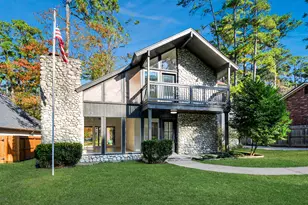 13946 Dolphin Dr, Willis, TX 77318 - Photo 2