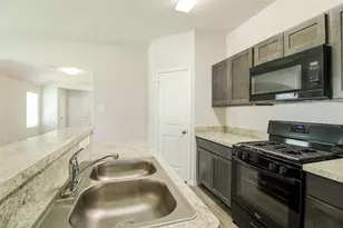 2417 Carp Dr, Conroe, TX 77384 - Photo 2