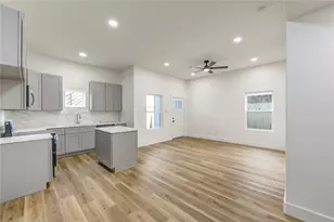 9725 Stedman St, Houston, TX 77029 - Photo 4