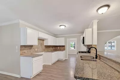 105 Longridge Drive, La Marque, TX 77568 - Photo 8