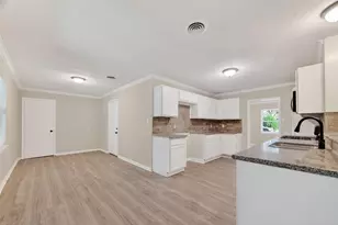 105 Longridge Dr, La Marque, TX 77568 - Photo 14