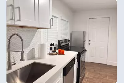 7427 Avenue H #1, Houston, TX 77011 - Photo 4