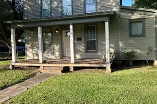 701 August St, El Campo, TX 77437 - Photo 2