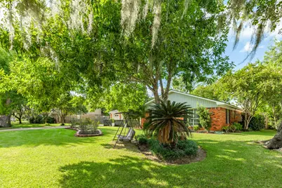107 Hyacinth Street, Lake Jackson, TX 77566 - Photo 8