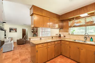 107 Hyacinth Street, Lake Jackson, TX 77566 - Photo 18