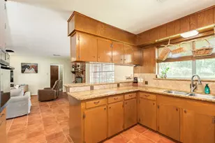 107 Hyacinth St, Lake Jackson, TX 77566 - Photo 18