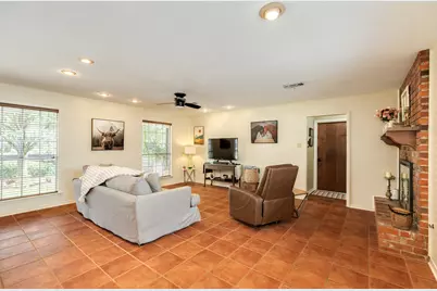 107 Hyacinth Street, Lake Jackson, TX 77566 - Photo 2