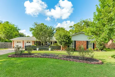 107 Hyacinth Street, Lake Jackson, TX 77566 - Photo 1