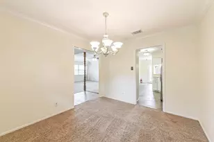 105 W Wildwinn Dr, Alvin, TX 77511 - Photo 20