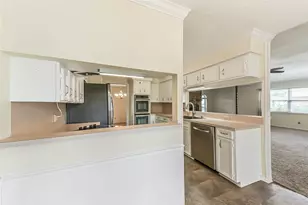 105 W Wildwinn Dr, Alvin, TX 77511 - Photo 14