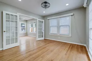 827 Le Green St, Houston, TX 77008 - Photo 6