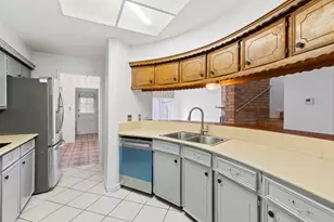 10728 Briar Forest Dr, Houston, TX 77042 - Photo 8