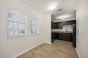 427 W 16th St, Houston, TX 77008 - Photo 2