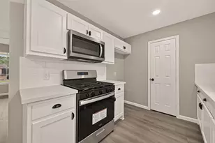8630 Valley Meadow Dr, Houston, TX 77078 - Photo 6
