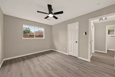 8630 Valley Meadow Drive, Houston, TX 77078 - Photo 12