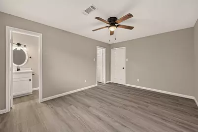 8630 Valley Meadow Drive, Houston, TX 77078 - Photo 18