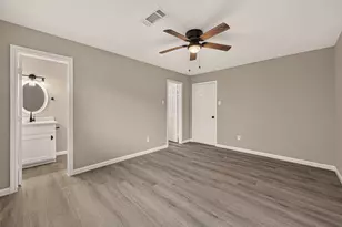 8630 Valley Meadow Dr, Houston, TX 77078 - Photo 18