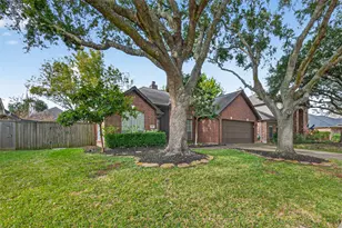 1111 Summer Brook, Sugar Land, TX 77479 - Photo 2