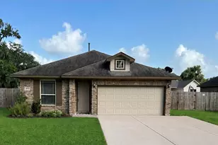 261 Inwood Dr, West Columbia, TX 77486 - Photo 1