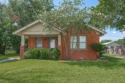 231 Lakeview Drive, Sugar Land, TX 77498 - Photo 1