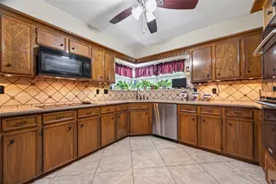16217 Lakeview Dr, Jersey Village, TX 77040 - Photo 8