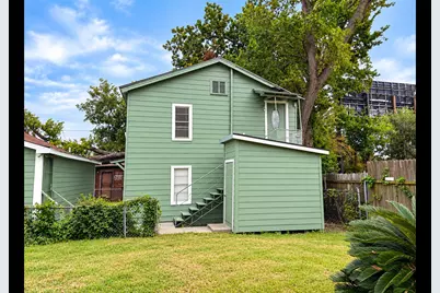 712 E 32nd B Street E, Houston, TX 77022 - Photo 1