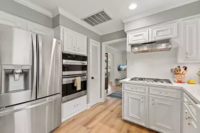 10626 Holly Springs Drive, Houston, TX 77042 - Photo 12