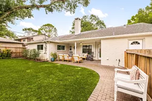 10626 Holly Springs Dr, Houston, TX 77042 - Photo 32
