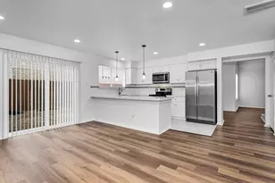 10610 Chapel Hill Dr, Houston, TX 77099 - Photo 14