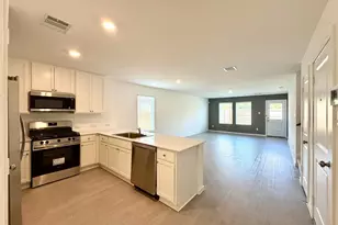 335 Ice Shr Trl, Dayton, TX 77535 - Photo 10