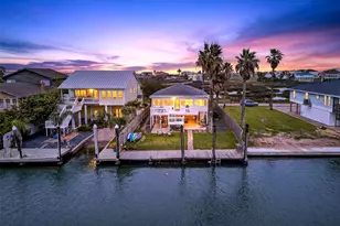 906 91st St, Galveston, TX 77554 - Photo 2