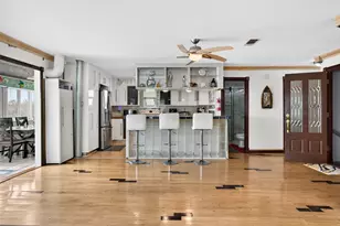 906 91st St, Galveston, TX 77554 - Photo 14
