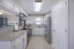 214 Easterly Dr, Tiki Island, TX 77554 - Photo 18