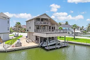 214 Easterly Dr, Tiki Island, TX 77554 - Photo 2