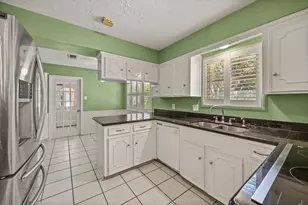 11311 Cold Spring Dr, Houston, TX 77043 - Photo 10